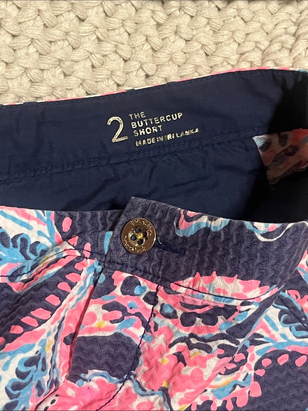 💙💕Lilly Pulitzer Navy Blue and Hot Pink Paisley Scalloped Hem Shorts , size 2 - Picture 2 of 4